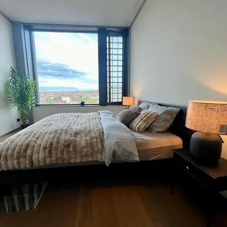 Penthouse Paradise Stunning City Views شقة