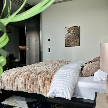 Penthouse Paradise Stunning City Views شقة