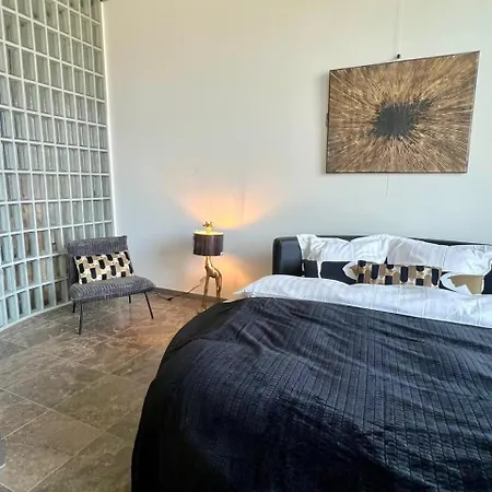 Penthouse Paradise Stunning City Views *